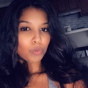 Meet your Posher, Aneela